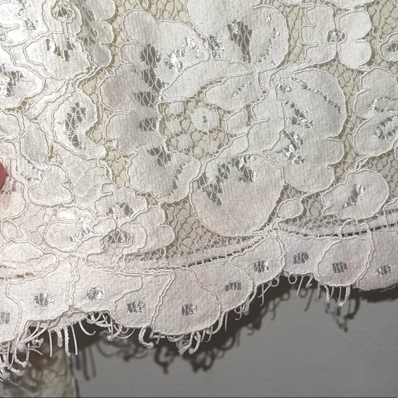 WAYF White long sleeve Delicate lace top with zip up back. - Picture 3 of 7